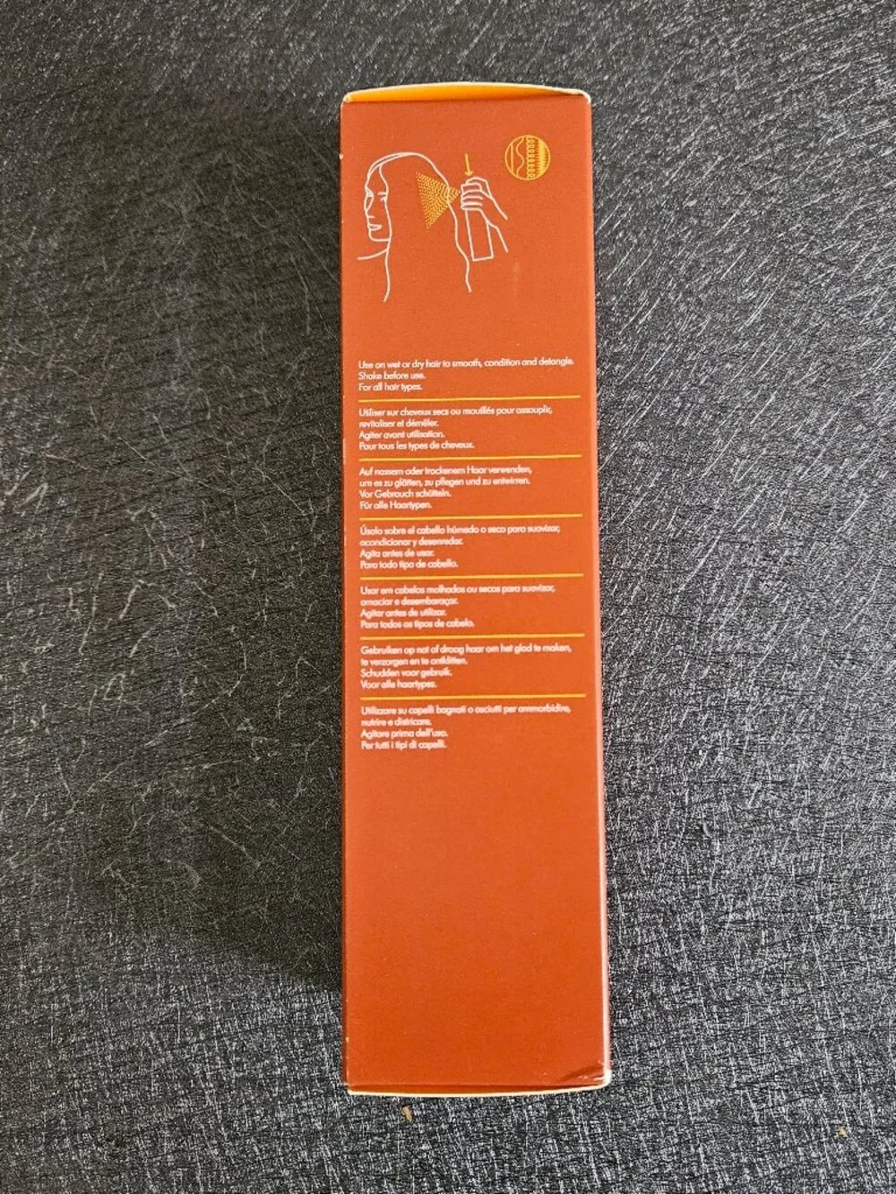 Dyson Omega™ Leave-In Conditioner Spray - Picture 5 of 9